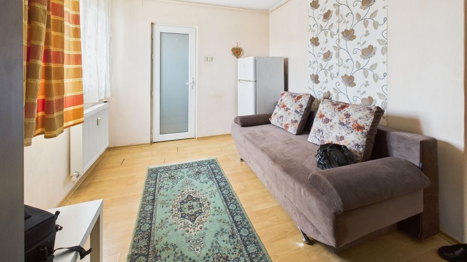 Garsonieră de închiriat pe  Postăvarului Titan Zonă liniștită - Poză 2