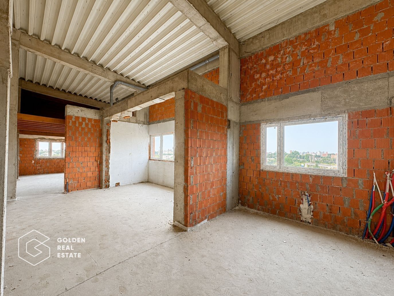 Penthouse cu potential exceptional, la rosu, 170mp, mansardabil pana la 300mp - Poză 1