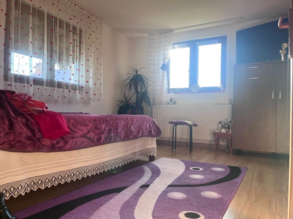 Aproape de oras! Vanzare casa cu 4 camere in Gura Ocnitei! - Poză 6