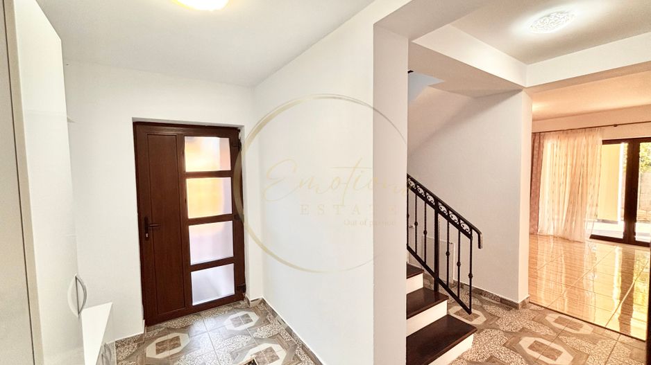 1/2 Duplex - Giroc - zona Planetelor - 4 camere | Poarta electrica - Poză 11