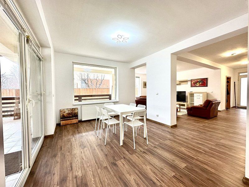 Casa de inchiriat - intrarea în Dumbravita - Poză 5