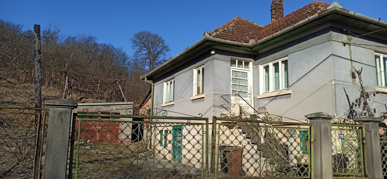 Casa cu teren generos | front 24.5 m - Poză 2