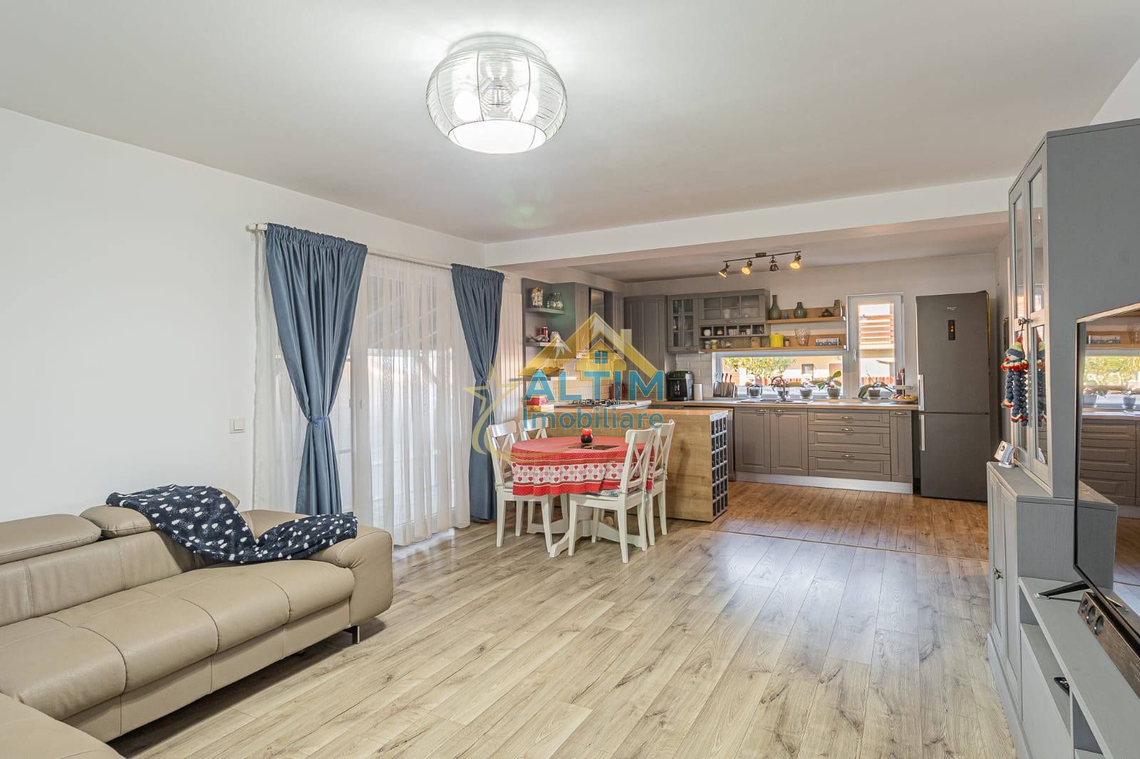 Casa de vânzare cartier Izvor, Brașov - Poză 2