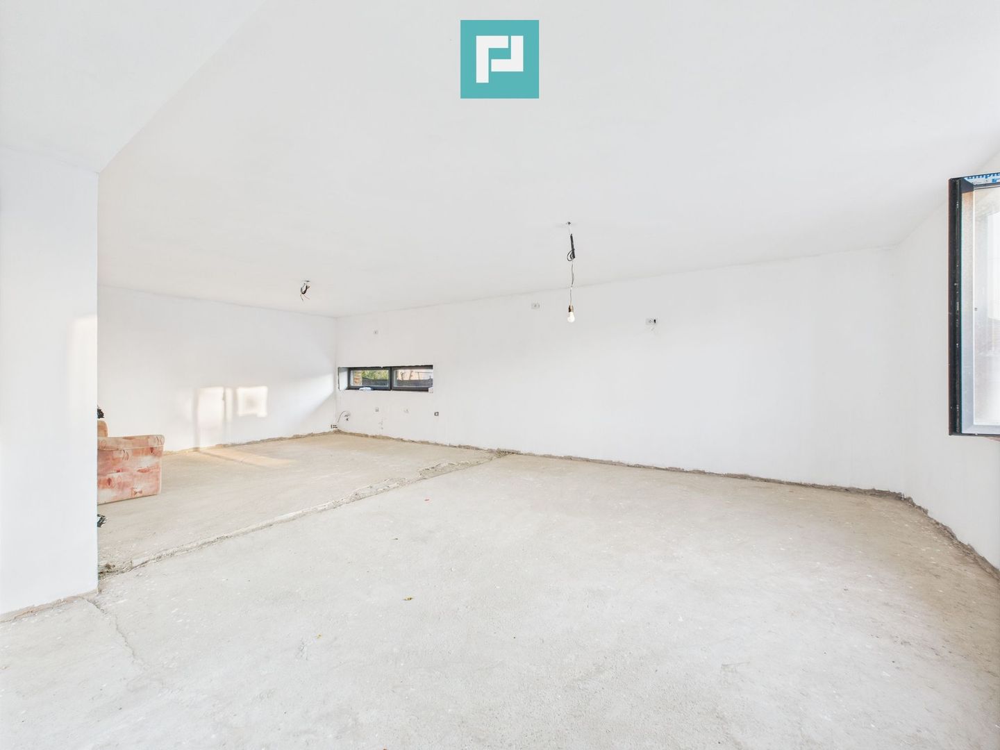 Casă cu 3 camere în Galșa, Arad, teren 1197 mp - Poză 3