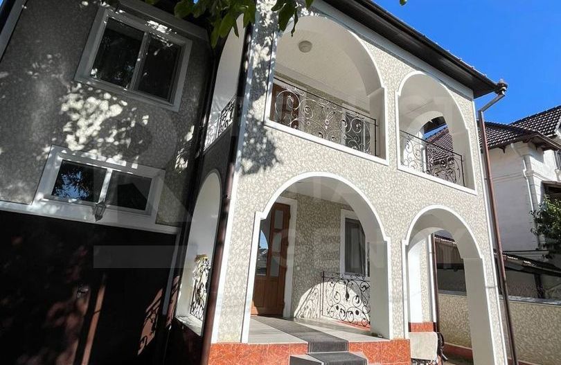 Chirie, casă, 4 camere, strada Ştefan Neaga. - Poză 1