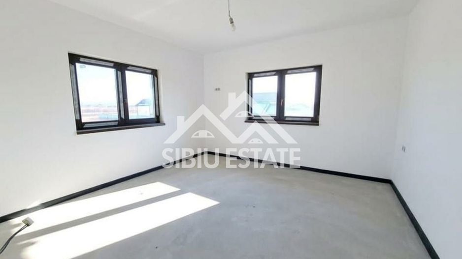 Casa 5 camere, TEREN MARE, pret BUN - Poză 4