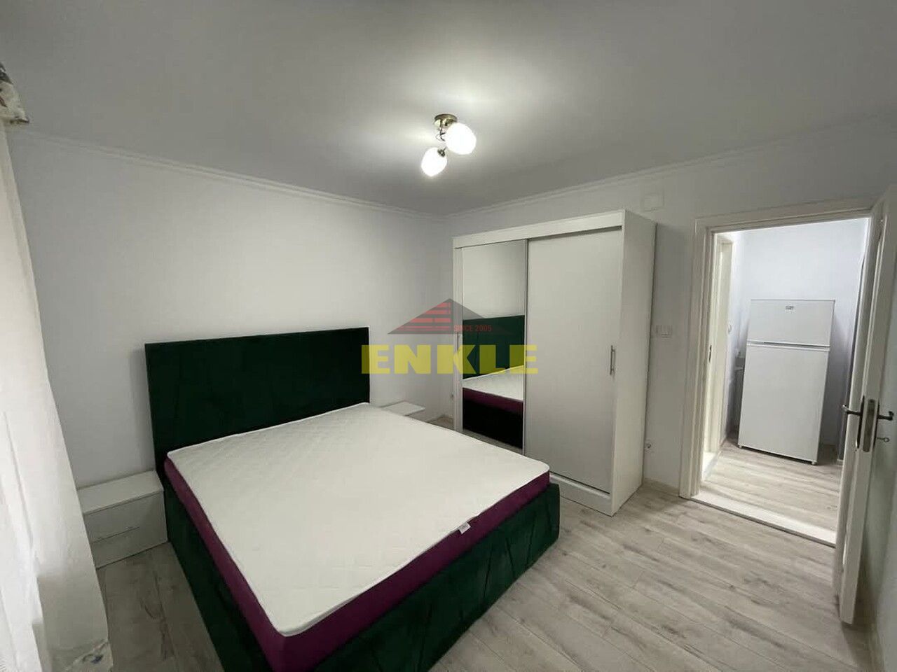 De închiriat apartament cu 3 camere, zona Piața Mare - Poză 1