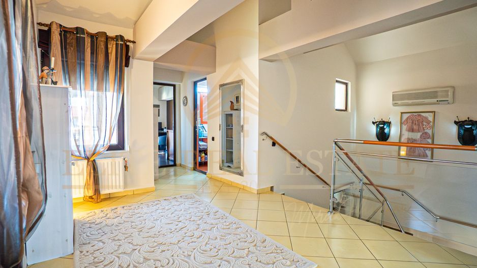 Casa De Vanzare in Palazu Mare - Teren de 455 mp cu Piscina si Garaj - Poză 22
