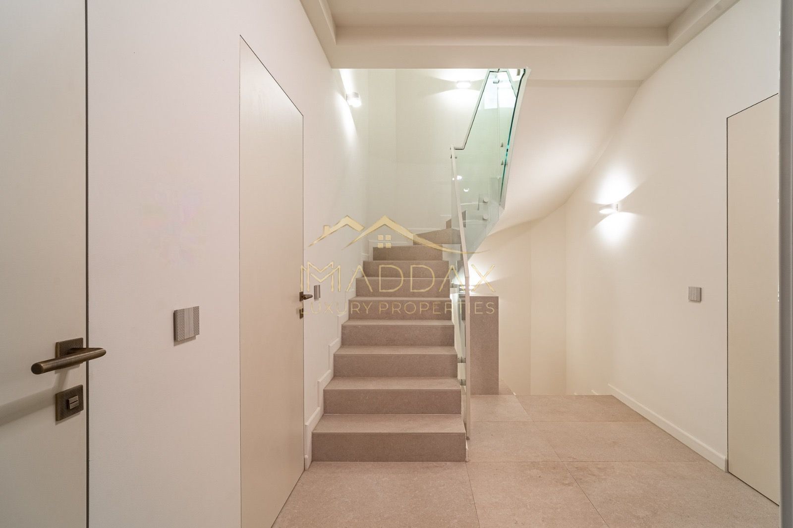 Vila Unica Noua cu 8 camere *300mp* /fotovoltaice si pompa cladura// Dorobanti - Poză 23