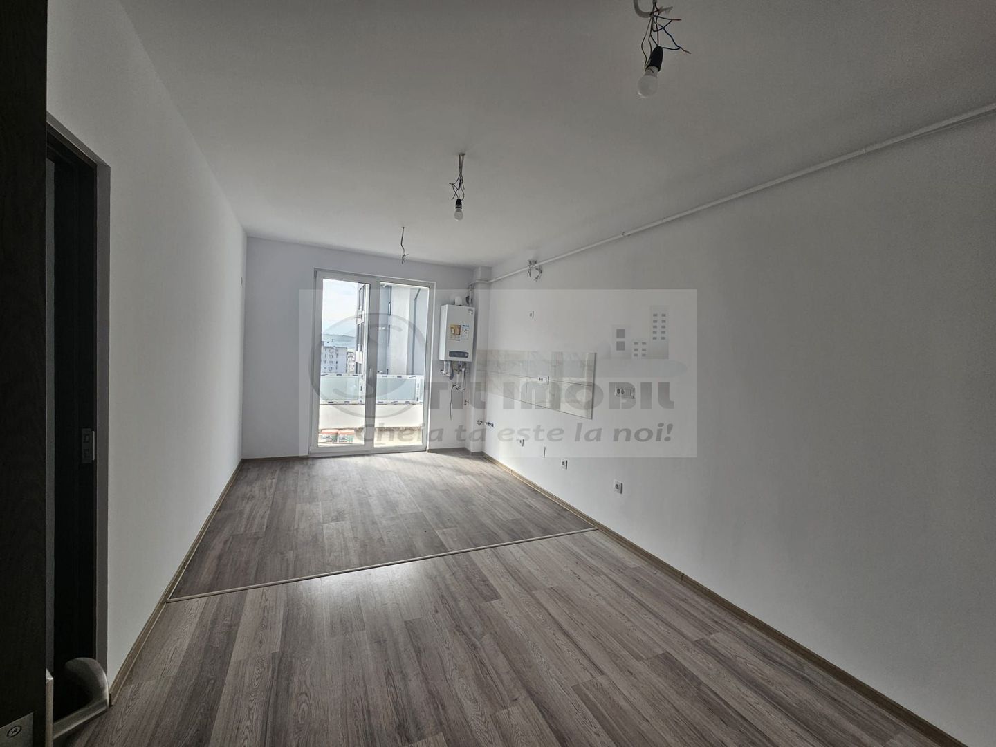 Apartament spațios 4 camere, 2 băi, balcon generos –Pacurari - Poză 2