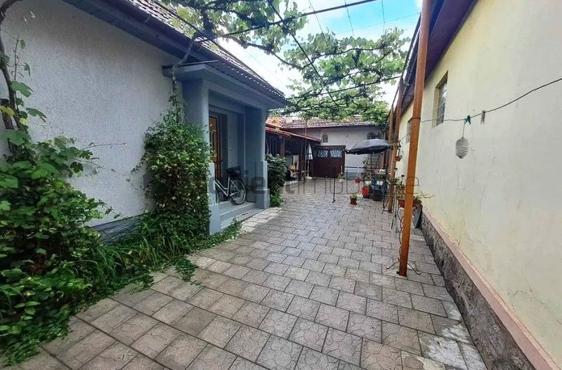 Casa cu 3 camere in zona linistita - Poză 3