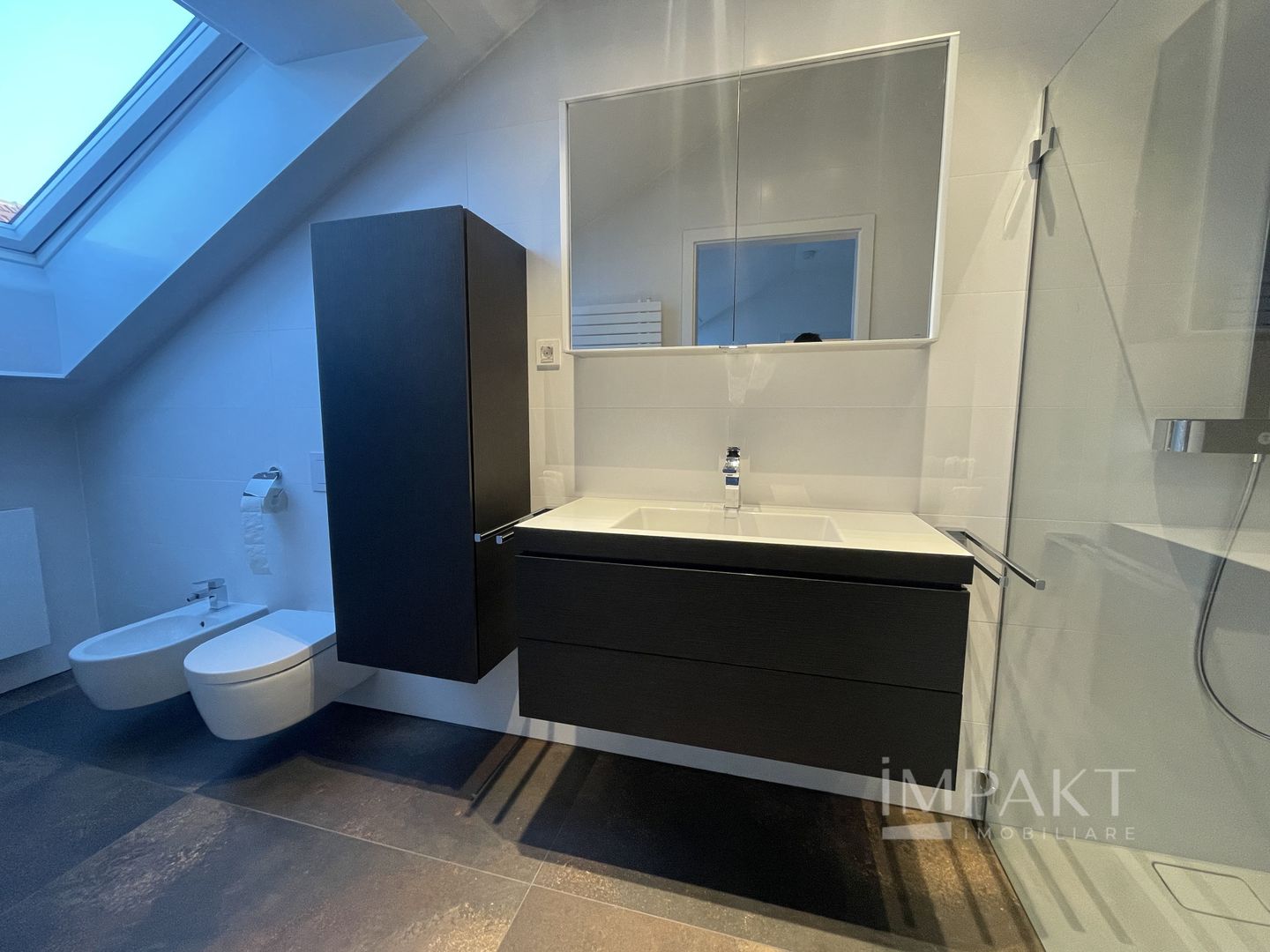 Casă de închiriat cu finisaje de excepție în Zona Semicentrală - Poză 11