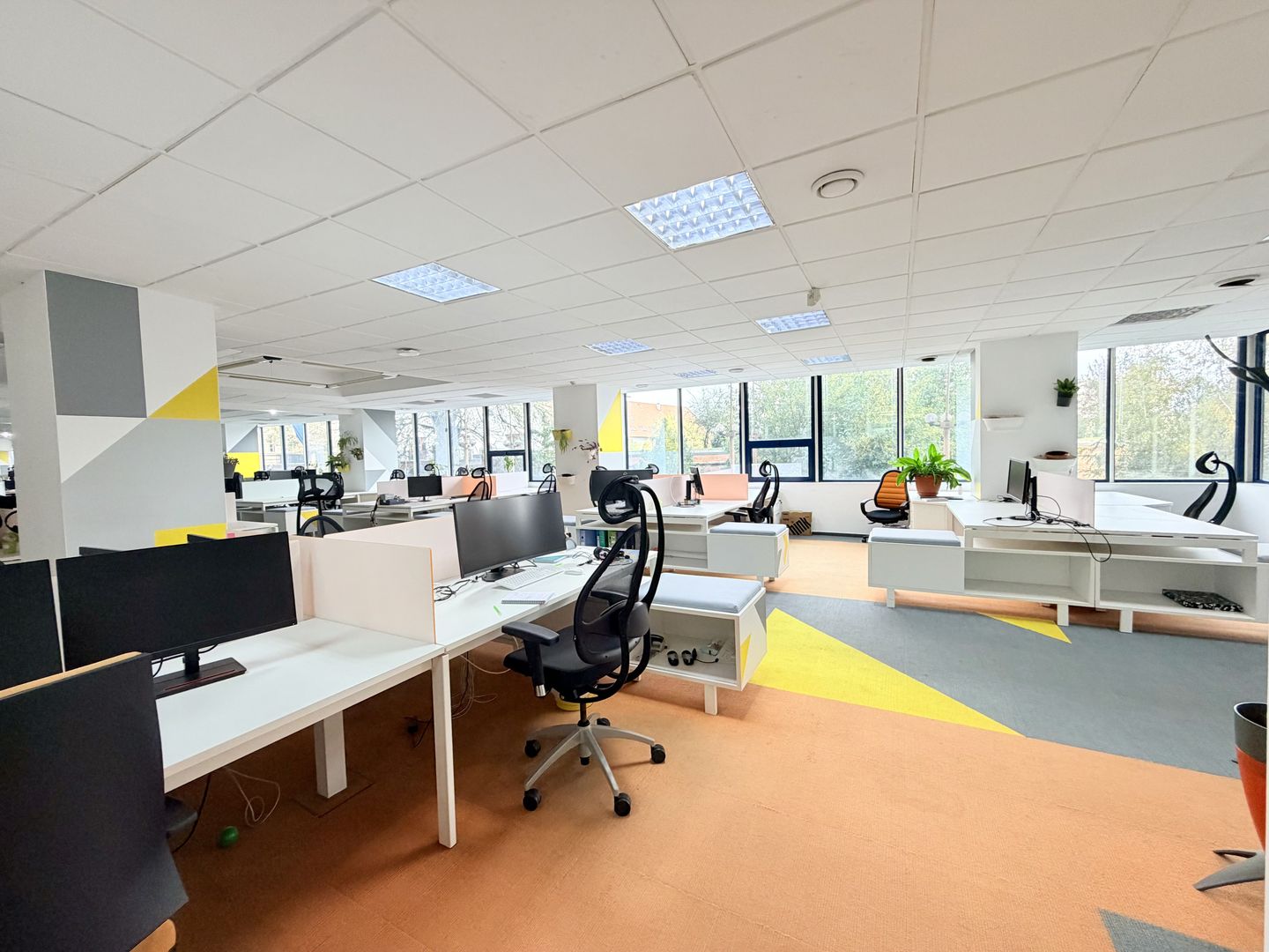 Un sediu care inspiră încredere, în inima Timișoarei - Poză 7