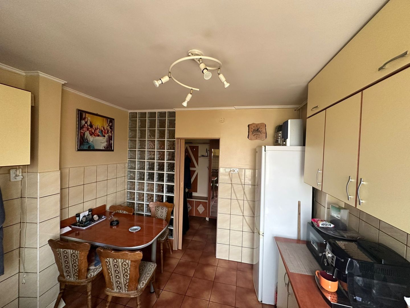 ageuropa.ro vinde ap cam 48mp etaj în Micro 14. - Poză 3