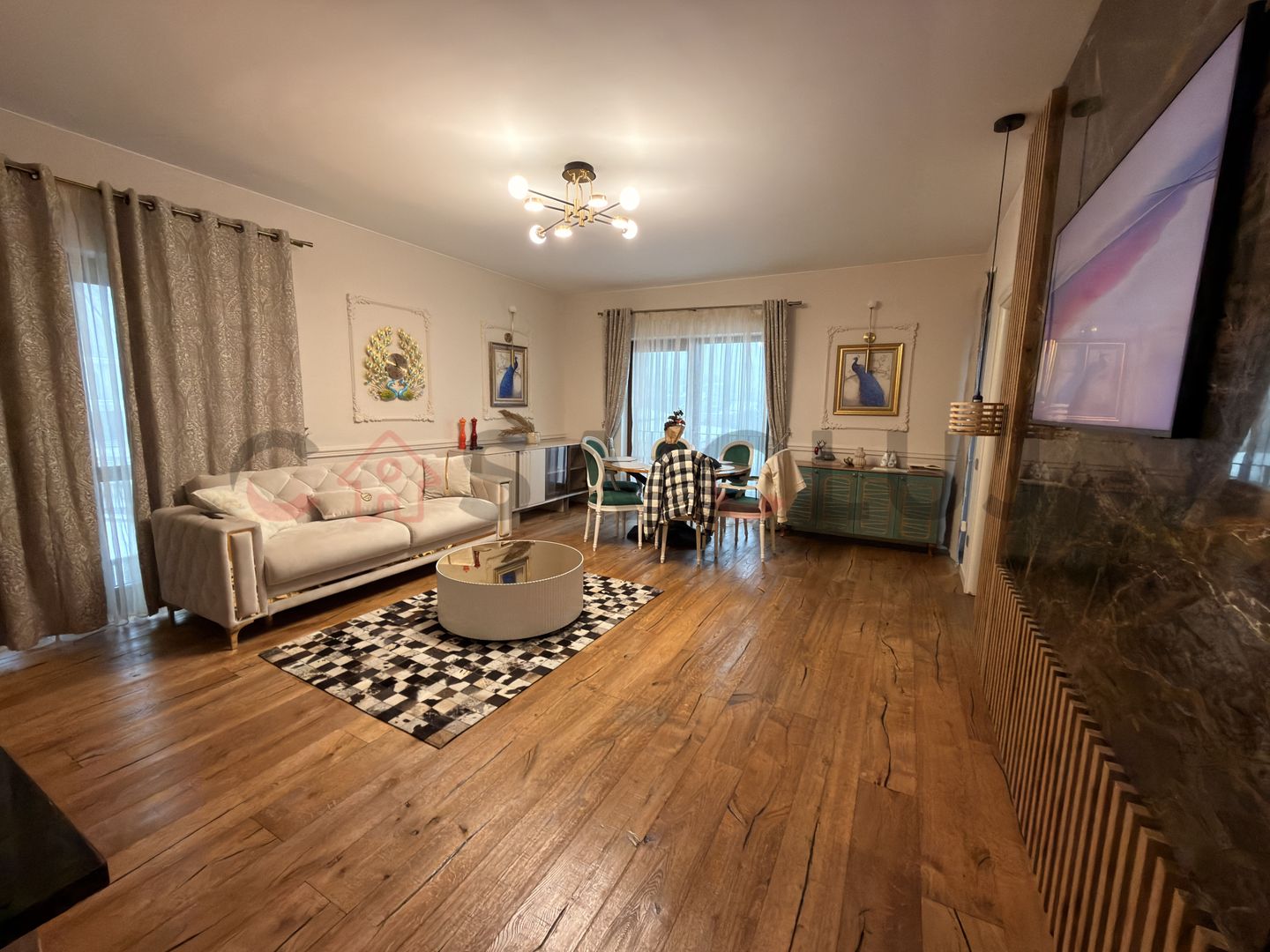 Apartament tip penthouse cu terasa si acces la curte - Poză 2