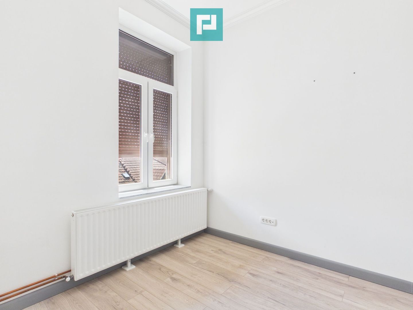Spațiu central Jiga – birou sau locuință - Poză 5