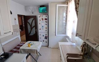 Ap 2 cam 55 mp terasă 8 mp, Baciu - opt. parcare sub bloc - Poză 3