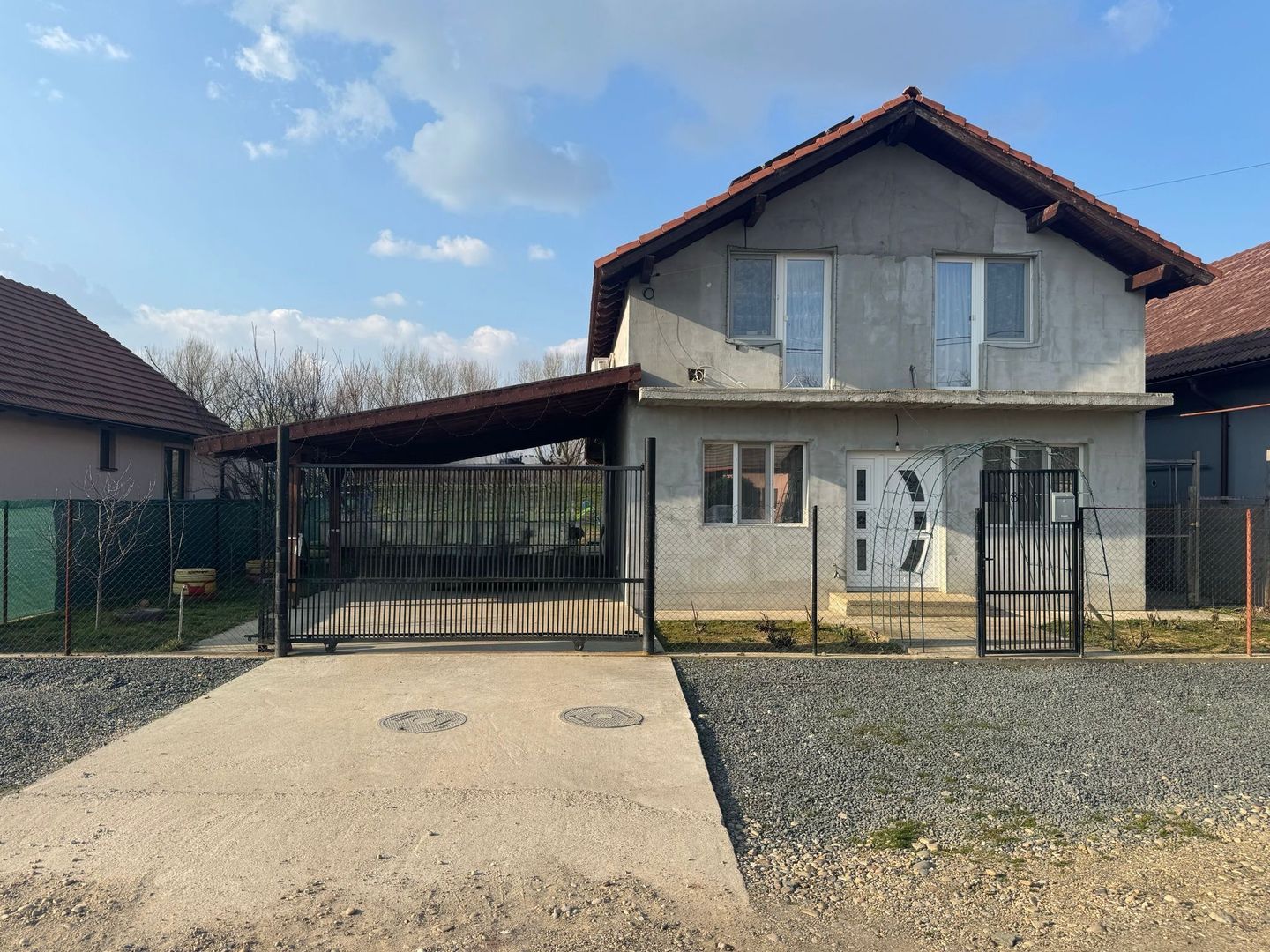 Casa Individuala Sanmihaiu Roman,P+M,4 Camere,2 Bai,Panouri Solare,Carport Auto - Poză 1