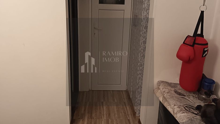 Apartament 3 camere semidecomandat - Poză 2
