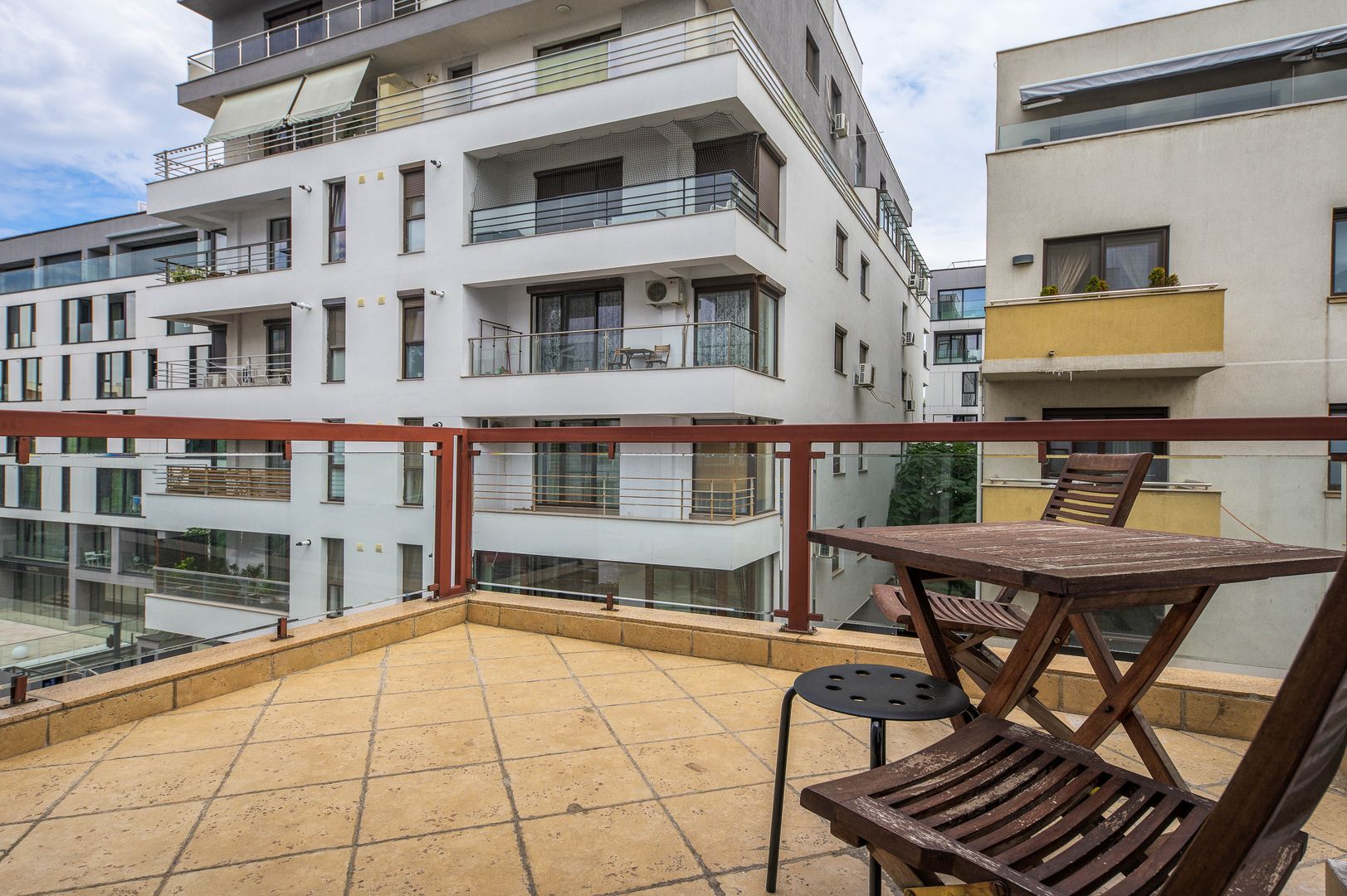 4 camere| semineu| piscina interioara | sauna | sala de sport| parcare - Poză 32