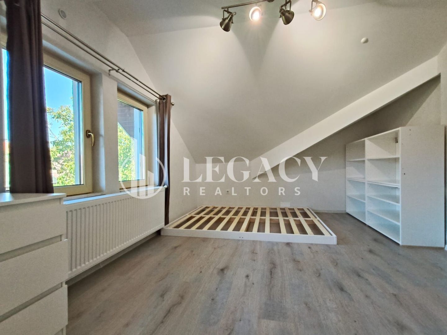 Apartament READY TO MOVE la mansardă, cu balcon și boxă de depozitare - Poză 6