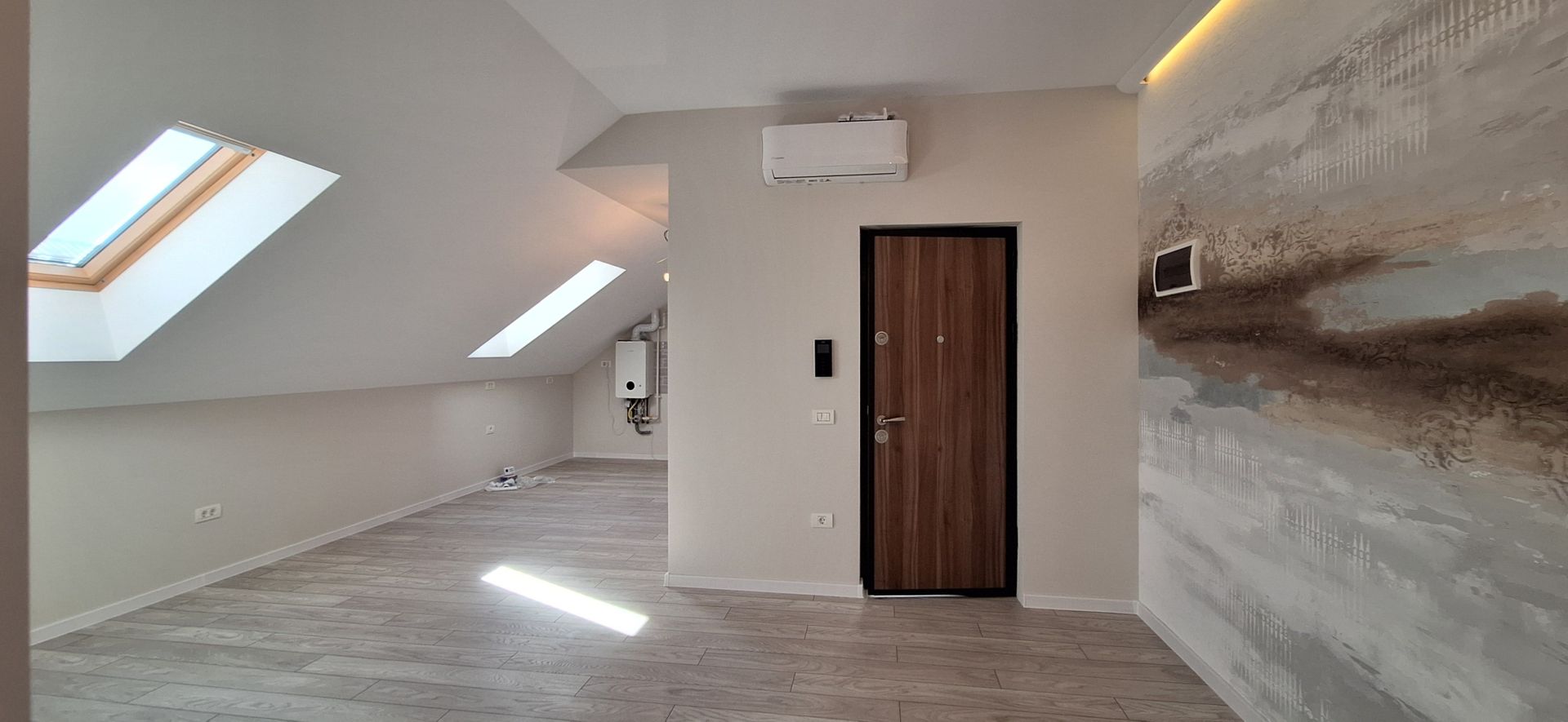Apartament cu 2 camere si loc de parcare - Poză 2