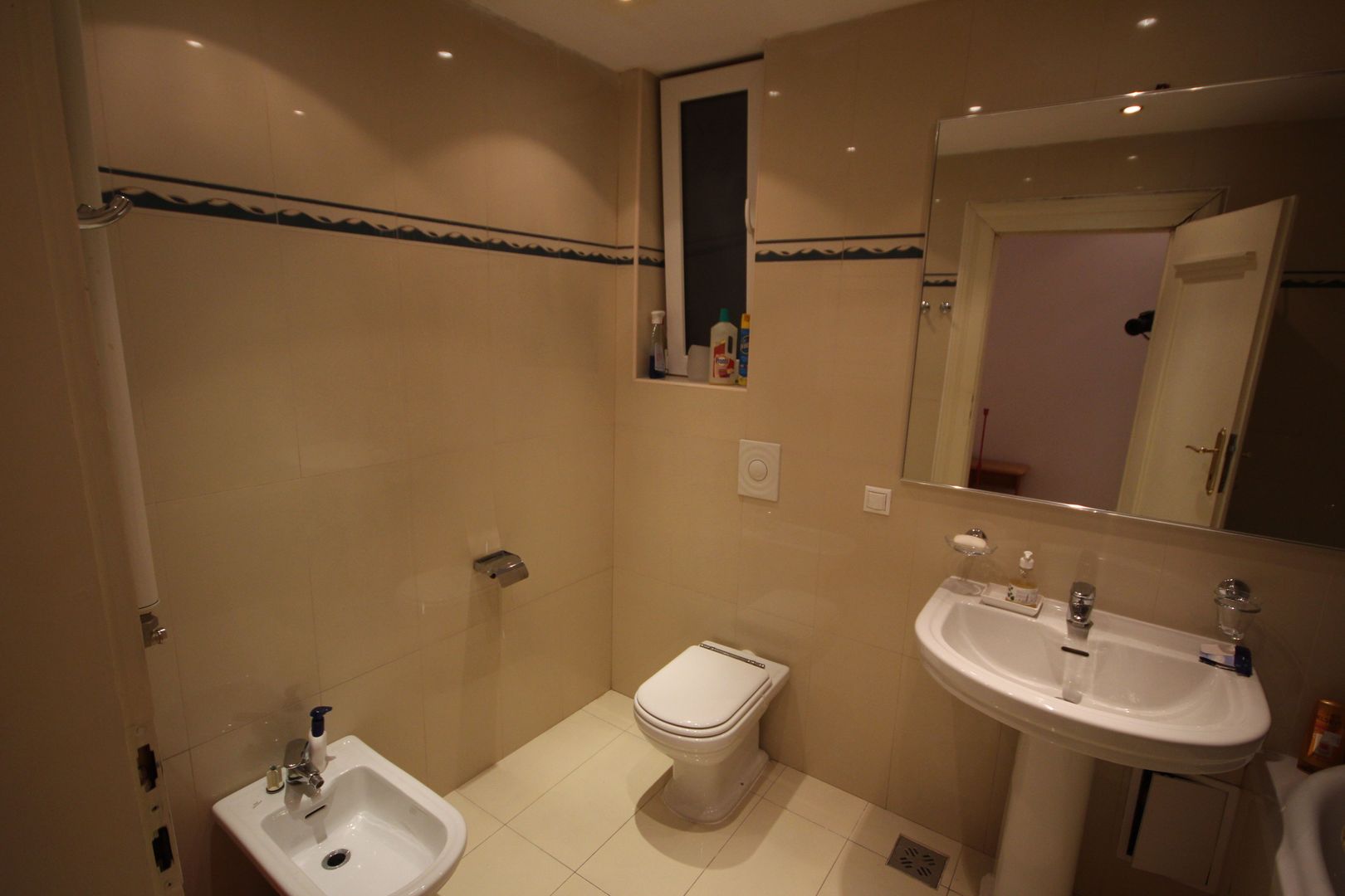 Apartament deosebit cu 3 camere în zona P-ta Victoriei - Poză 7