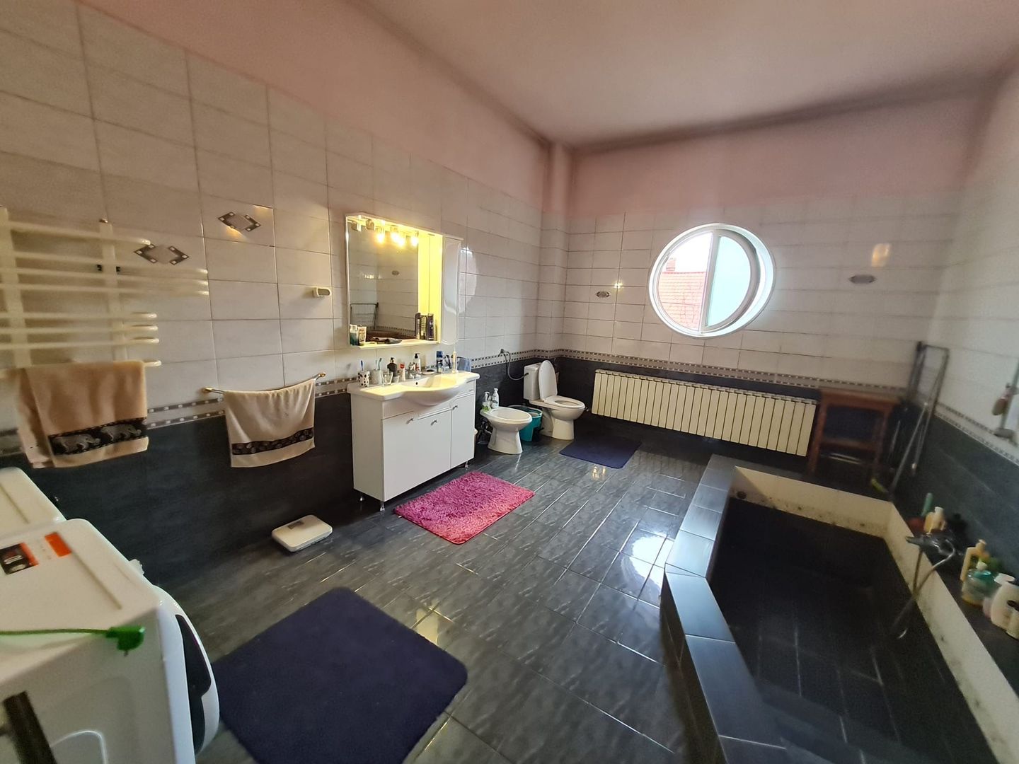 Vila generoasa,destinatii multiple - Poză 7