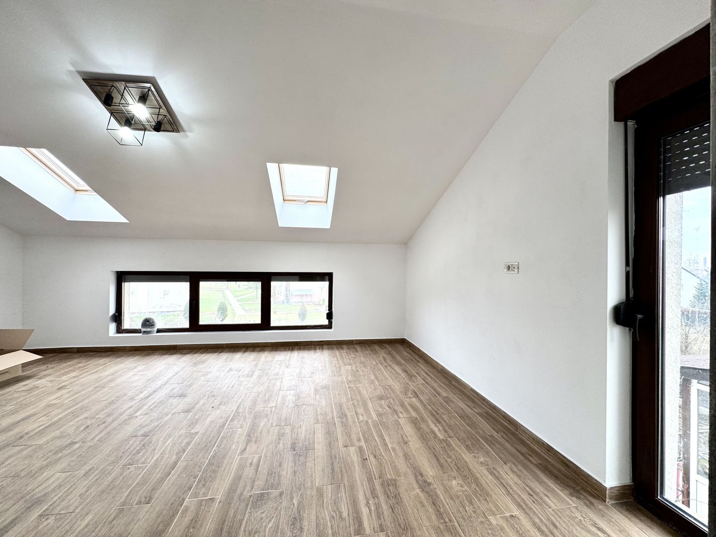 Duplex spațios, prima închiriere, in zona Lunei - Poză 11