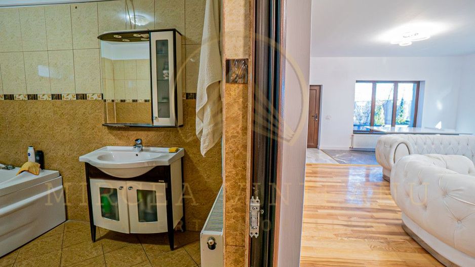 Lazu - Vila de vânzare compusă din P+1E+M. - Poză 14