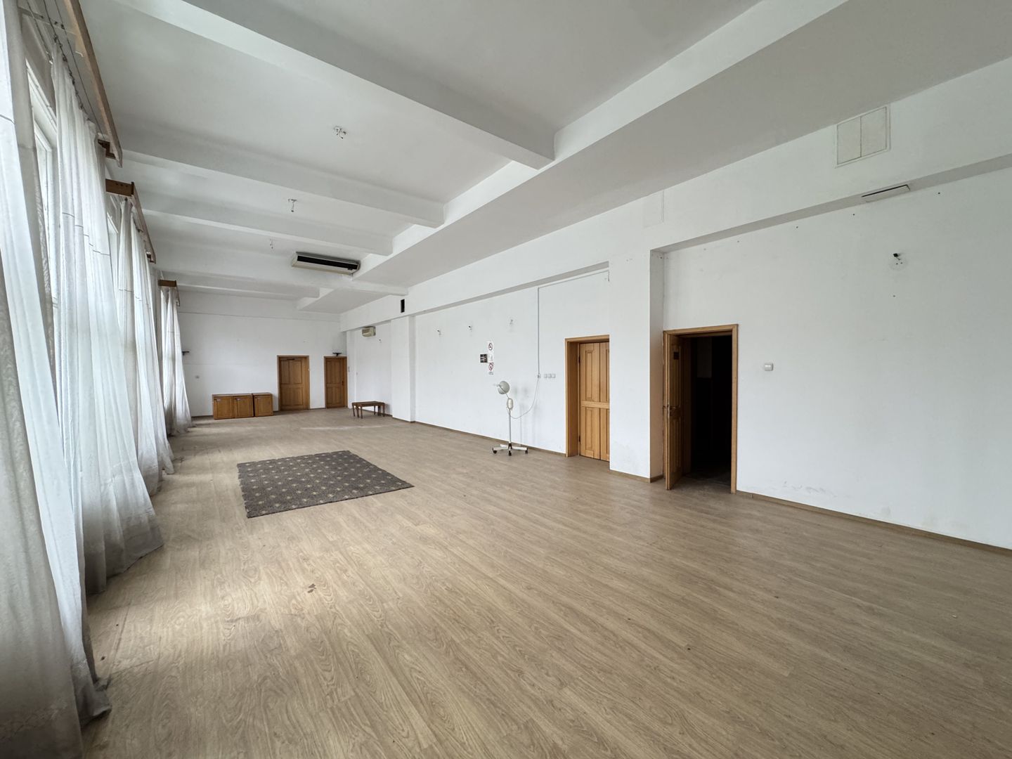 Spatiu la parter in zona Centrala fostul hotel Timisul - Poză 6