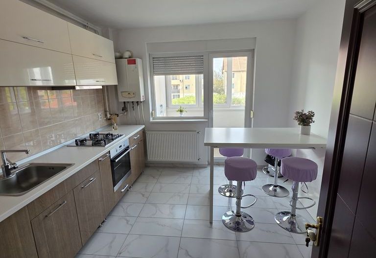 Apartament 2 camere, decomandat, Cetate, Kaufland - Poză 2