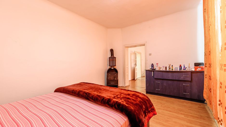 Ofertă rară! Casă cu teren generos în Poltura! - Poză 8