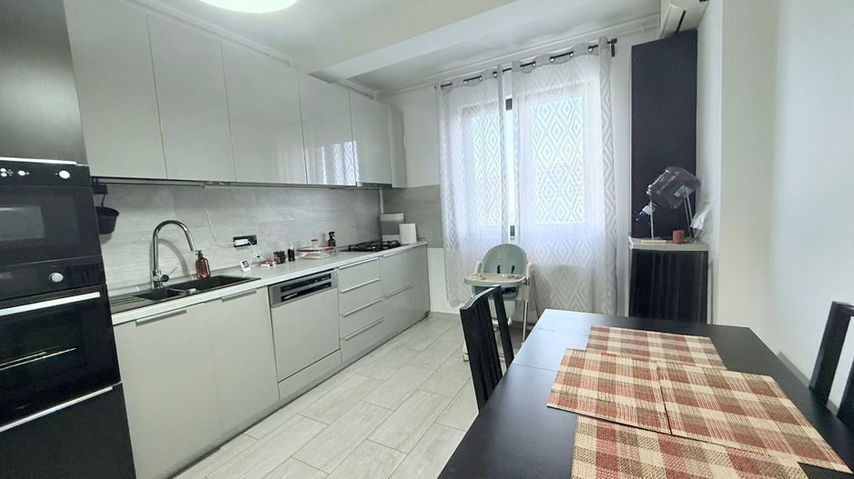 APARTAMENT DE LUX 3 CAMERE & LOC DE PARCARE BLOC 2015 MOBILAT SI UTILAT - Poză 7