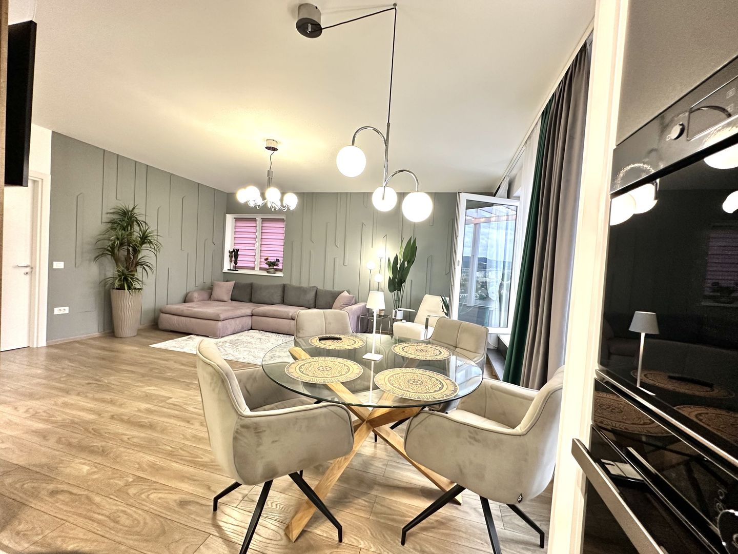 Penthouse modern de inchiririere cu 3 camere, terasă 80 mp zona Coresi - Poză 3