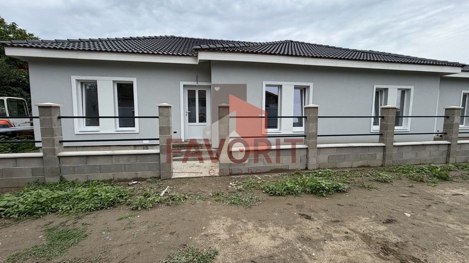 Duplex in Utvin | 3 camere | Toate utilitatile | Curte | Asfalt | - Poză 1