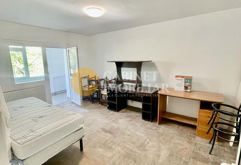 Etaj 1 Apartament 2 Camere Decomandat 55 MP Bloc 1986 - Poză 5