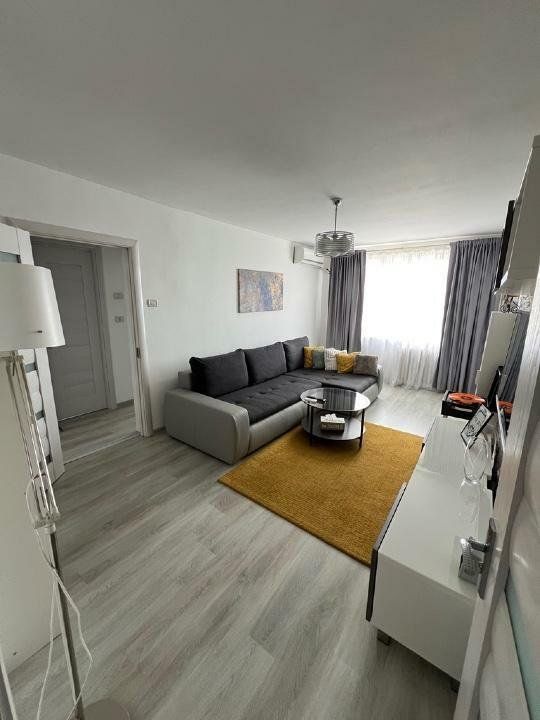 Apartament 4 camere renovat complet  Apărătorii Patriei 89 mp - Poză 1