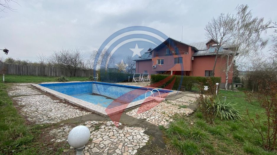 VILA CU 2500 MP TEREN LA 15 KM DE CRAIOVA CENTRU - Poză 1