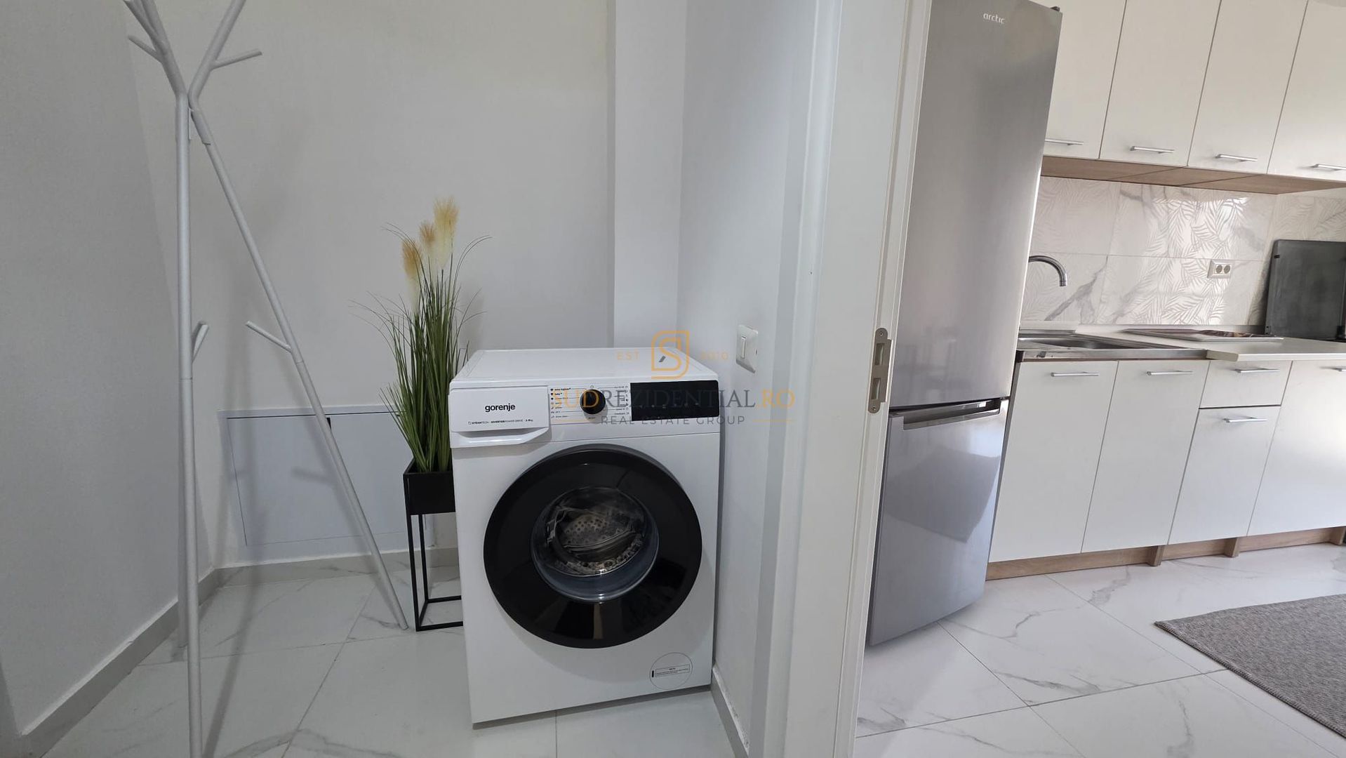 Garsoniera noua, gata de locuit, mobilata modern, Metrou Aparatori - Poză 9
