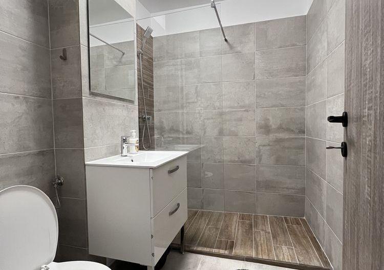 Garsonieră complet renovată – mobilată și utilată, bloc reabiliatat - Poză 4