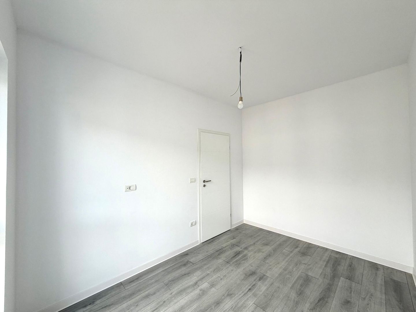 Apartament cu 2 camere - etaj 1 - 1824e/mp - Zona Hotel IQ - Giroc - Poză 3