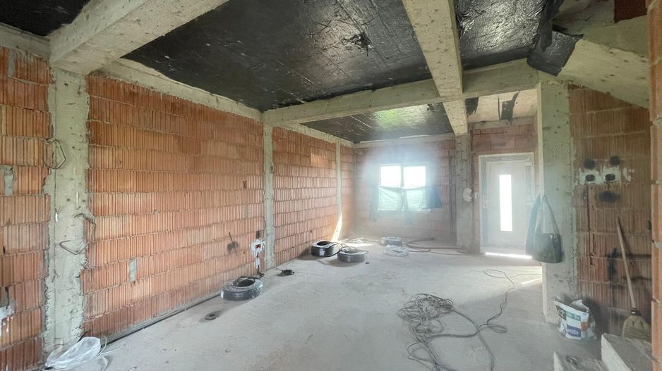 Duplex despartit prin camera tehnica, 3 dormitoare, Mosnita Noua - Poză 1