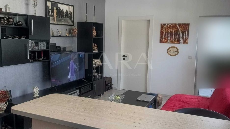 Apartament 2 camere, 50 mp + logie, renovat, parcare cu CF. - Poză 3