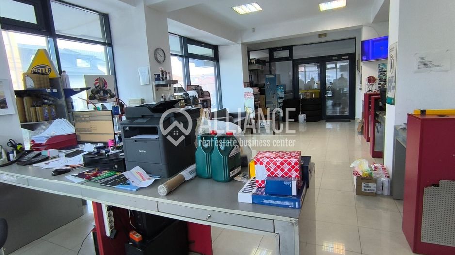CENTRU ATELIERELOR - Spatiu comercial cu suprafata vitrata mare ! - Poză 5