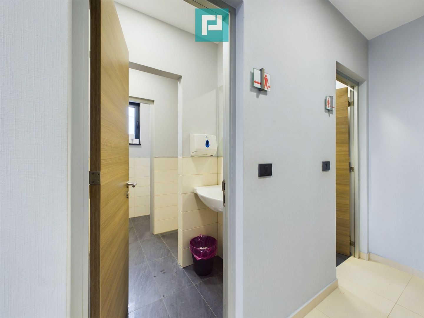 Clădire modernă pentru birouri 340 mp - Poză 16