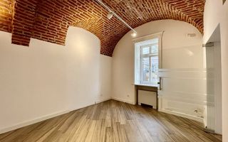 Spatiu birou in cladire istorica restaurata - Poză 11