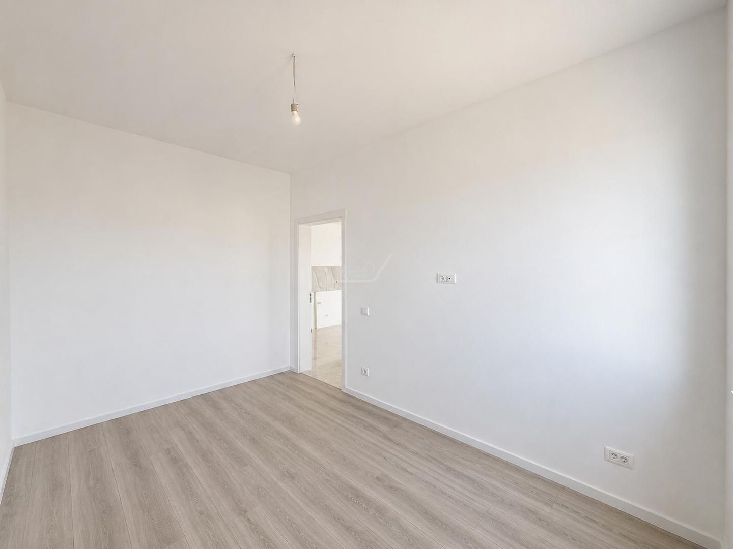 Bloc nou cu finisaje superioare. Etaj intermediar. Loc de parcare - Poză 6