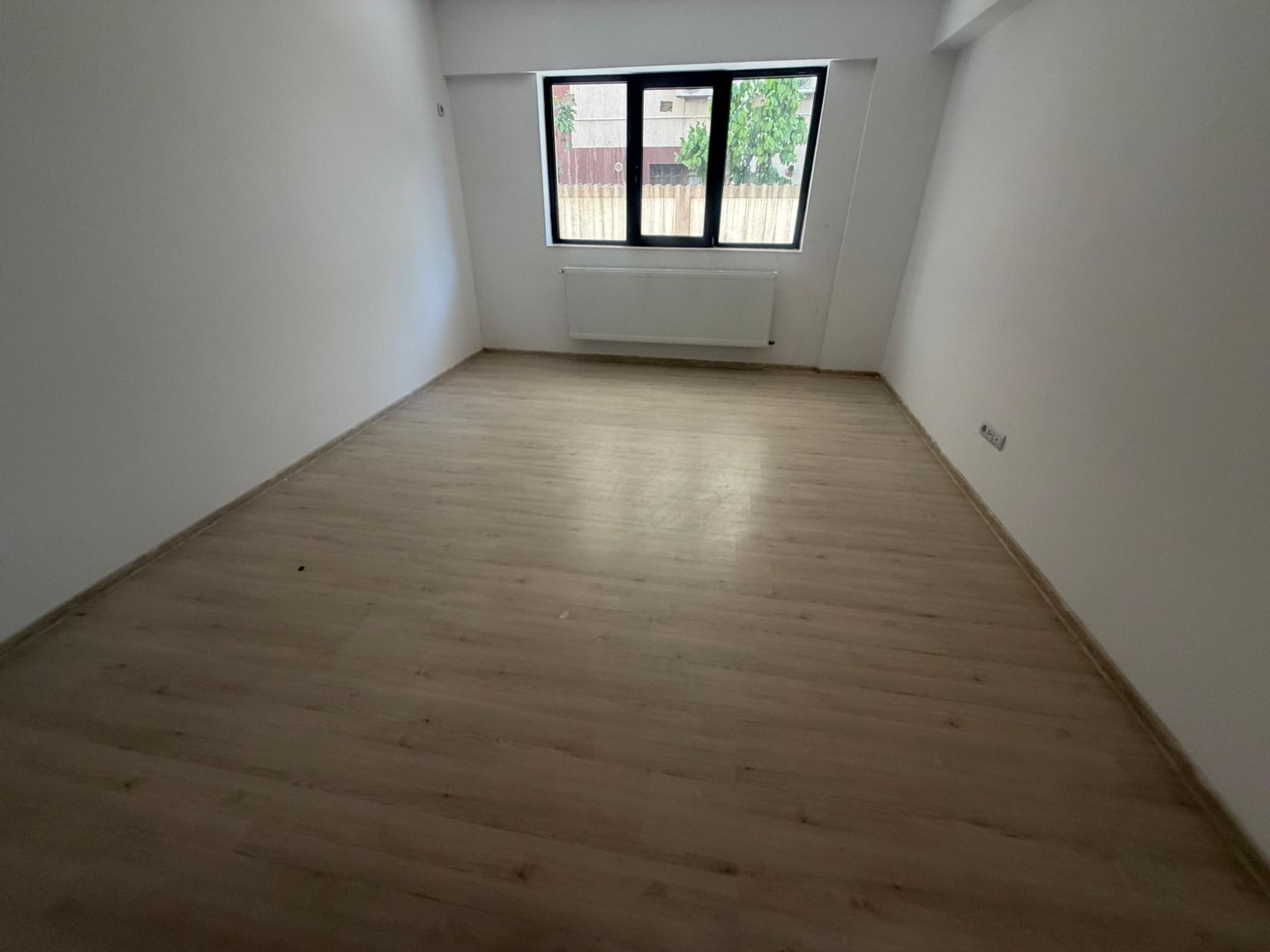 AP. 2 CAMERE - CURTE PROPRIE 65 MP, BLOC NOU, PARCARE INCLUSA,COMIS 0% - Poză 3