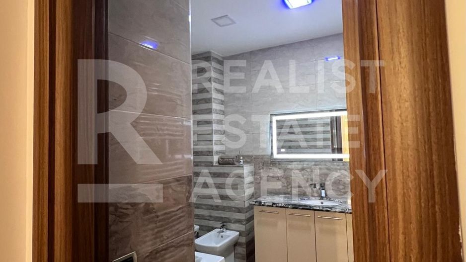 Apartament cu 3 camere – 13 Decembrie,  Coresi la 5 minute pe jos. - Poză 12